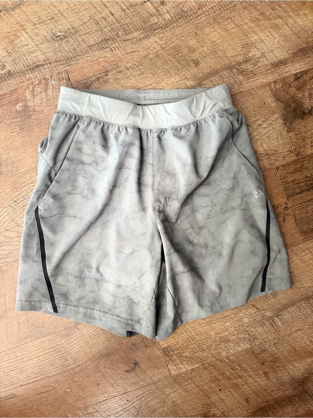 VRST Men’s Light Gray Marble-Print Athletic Shorts Lined Small